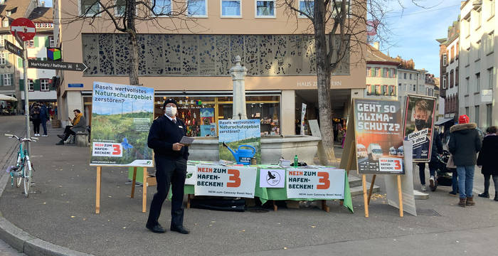 Standaktion gegen Hafenbecken 3 © Pro Natura